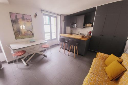 Duplex 32 M With Terrace In Downtown