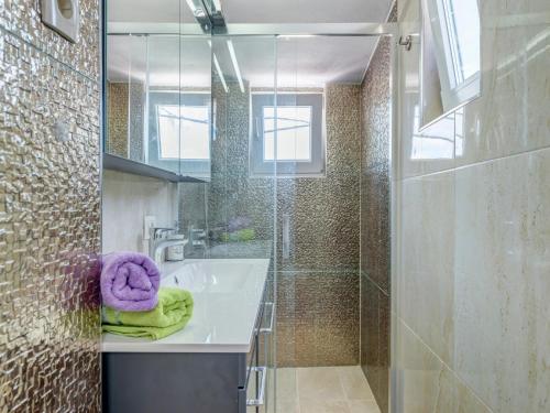 Luxurious Holiday Home in Arbanija with Jacuzzi