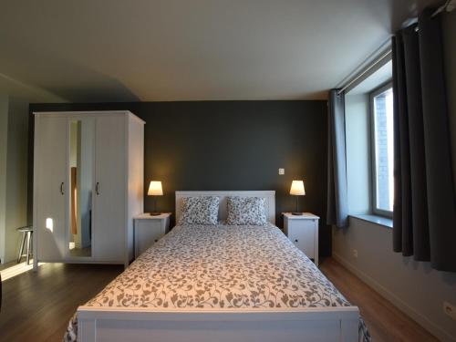 Holiday Home in Florenville with Gardenにあるベッド