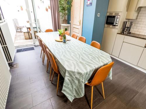 Kuchyň nebo kuchyňský kout v ubytování Spacious holiday home in Bruges