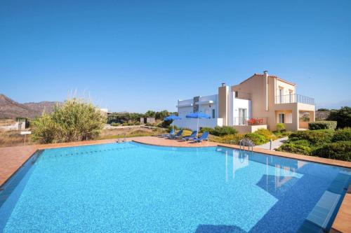 Πισίνα στο ή κοντά στο Apartment in Chania with outdoor pool