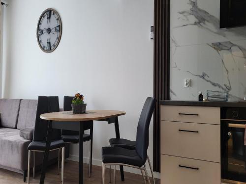 Ruang duduk di Comfy apartment near the sea in Gąski