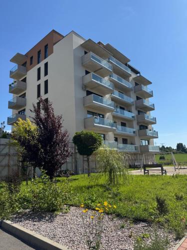 a apartment building with a park in front of it at Apartmán Zelené údolie in Spišská Nová Ves