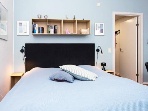 Katil atau katil-katil dalam bilik di 2 person holiday home in Hejls