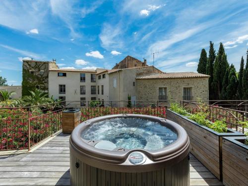 Κήπος έξω από το Garrigae Distillerie de Pezenas - Hotellerie & Spa