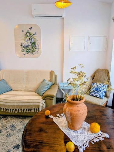 'Laranja', Charming Portuguese Style Apartment for Rent, 'Vida à Portuguesa'