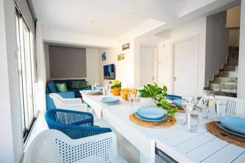 Χώρος καθιστικού στο Dahlia Napa Villa
