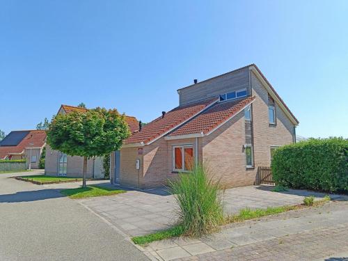 a brown brick house with red roof at Scheldeveste 157 Schelde Breskens in Breskens