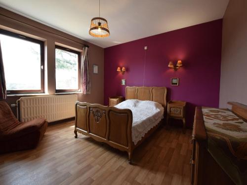 Ένα ή περισσότερα κρεβάτια σε δωμάτιο στο Peaceful Ardennes retreat