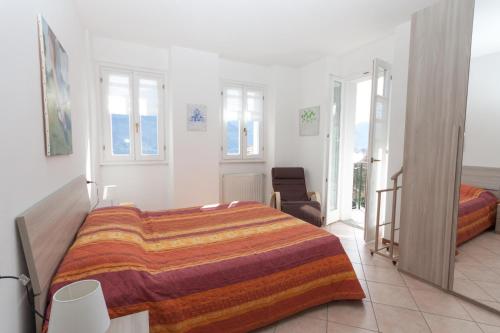 Ένα ή περισσότερα κρεβάτια σε δωμάτιο στο Panoramic House Lake Como - Vista Lago