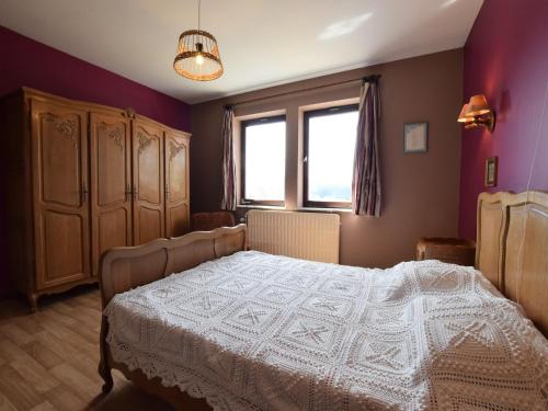 Ένα ή περισσότερα κρεβάτια σε δωμάτιο στο Peaceful Ardennes retreat