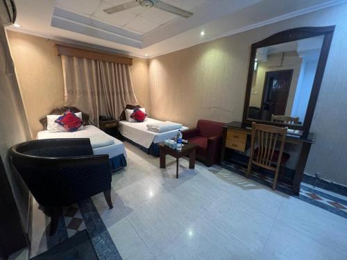 a hotel room with a bed and a mirror at Sea Shell Suites in Kāmarpāra