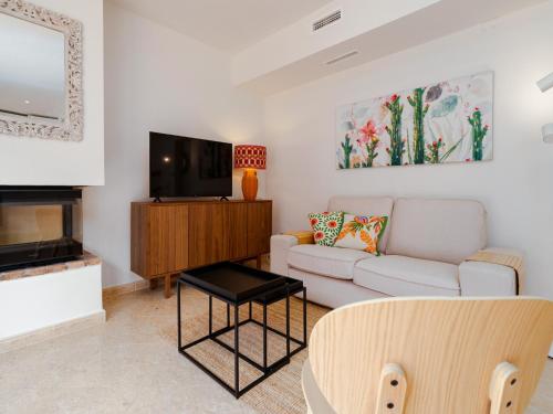 Villa with parking space