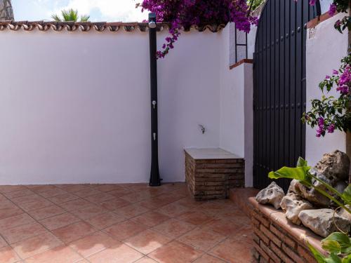 Villa with parking space
