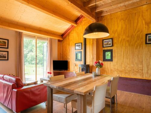 Μια τηλεόραση ή/και κέντρο ψυχαγωγίας στο Cottage in Dwingelderveld with Scenic Views