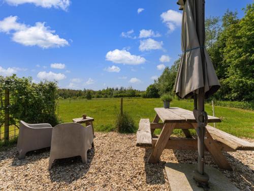 Κήπος έξω από το Cottage in Dwingelderveld with Scenic Views