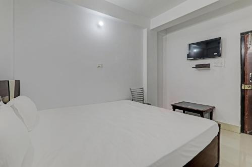 Hotel O R Gloryにあるテレビまたはエンターテインメントセンター