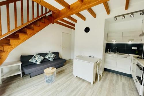 Galeriebild der Unterkunft Bright apt with nice balcony - near beach in La Rochelle