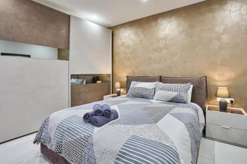 Il-Girna- Modern Seaside Accommodationにあるベッド