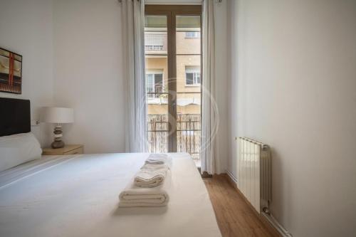 Barcelona Retreat for 3 Near Park Güell