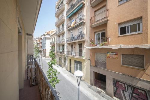 Barcelona Retreat for 3 Near Park Güell