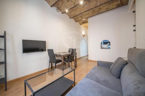 Barcelona Retreat for 3 Near Park Güell