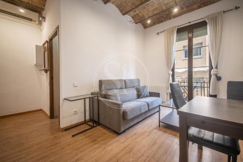 Barcelona Retreat for 3 Near Park Güell