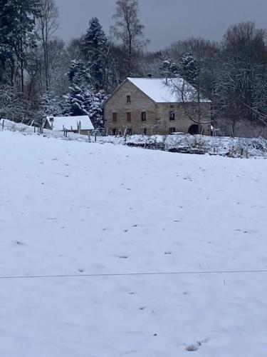 Maison à Fougerolles-Saint-Valbert avec jardin v zimě