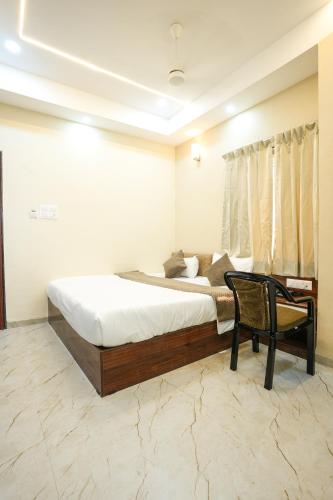 Ένα ή περισσότερα κρεβάτια σε δωμάτιο στο Hotel MM prestige Raipur