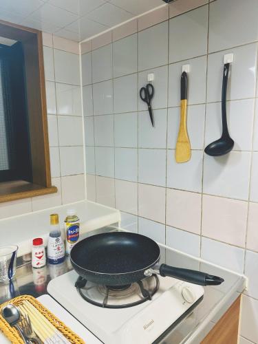 a pan on top of a stove in a kitchen at 4min to 東新宿Shinjuku in Tokyo
