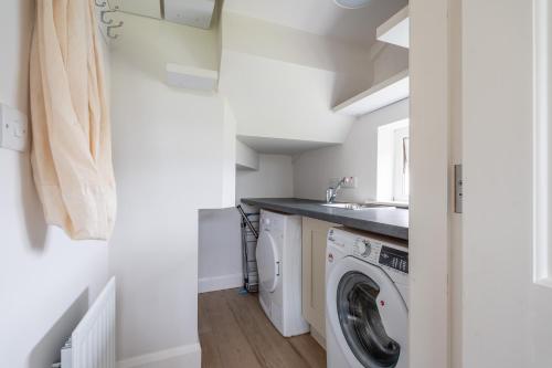a laundry room with a washer and dryer at Gardenview Manor in Moy