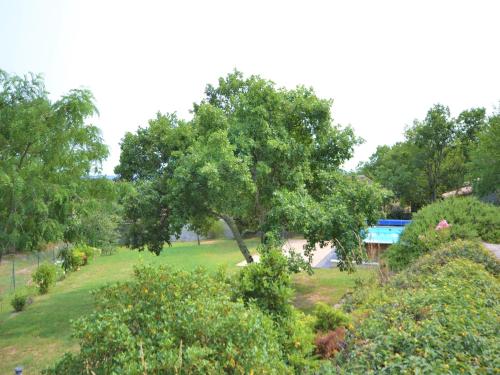Κήπος έξω από το Serene Couple s Getaway Home