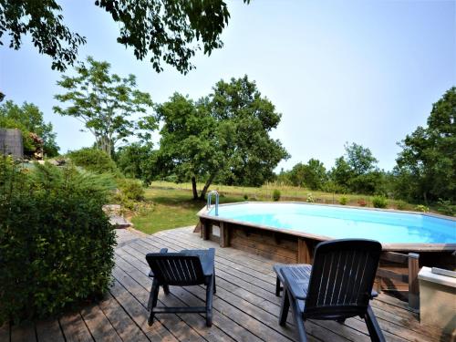 Πισίνα στο ή κοντά στο Serene Couple s Getaway Home