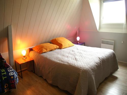 a bedroom with a bed with two lamps on it at Nature Escape in Loubressac in Loubressac