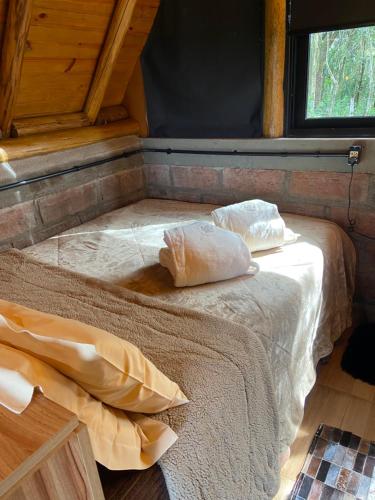 Ein Bett oder Betten in einem Zimmer der Unterkunft Monkey House
