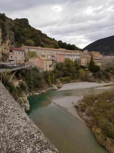 Φυσικό τοπίο κοντά σε αυτή η παραθεριστική κατοικία