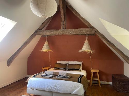 a bedroom with a bed in a attic at Le Corps de Garde du château in Saint-Martin-des-Champs