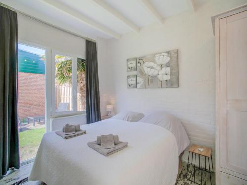 Ένα ή περισσότερα κρεβάτια σε δωμάτιο στο Bungalow in Noordwijk near Beaches