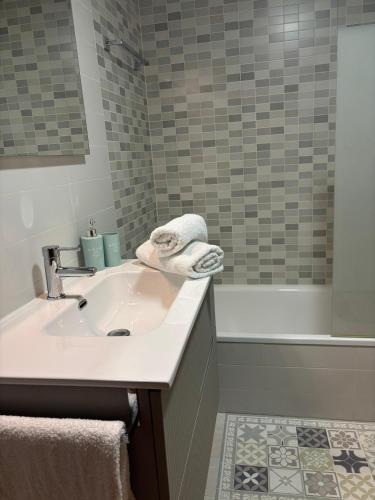 a bathroom with a sink and a bath tub at LAMAR Valderrobres in Valderrobres