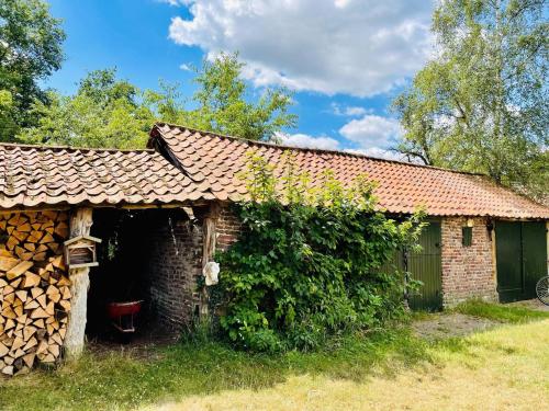 Taman di luar Farmhouse in Stramproy near Forest