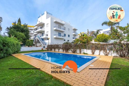 Bazén v ubytování #290 Families Only - Choro Azul by Home Holidays nebo v jeho okolí