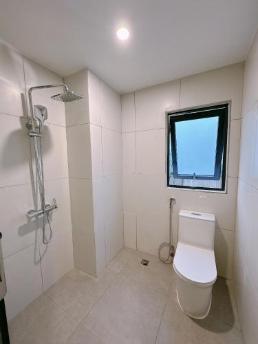 a bathroom with a toilet and a window at COCO HOUSE Bùi Thị Xuân, Đà Lạt in Da Lat