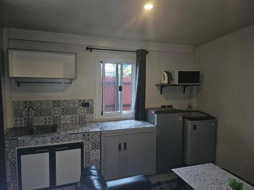 Η κουζίνα ή μικρή κουζίνα στο Tropical Hideaway Close to the Beach