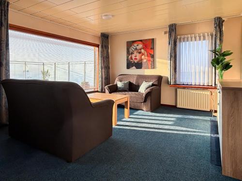 a living room with a couch and a table at VISSERSLUST Rooms, Apartments and Houseboats in Vinkeveen