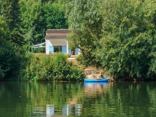 Villa in Bruniquel by Aveyron River