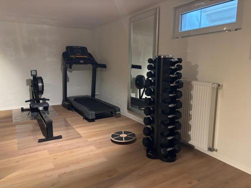 Fitness centrum a/nebo fitness zařízení v ubytování Grande maison de haut standing à 2 min du golf!