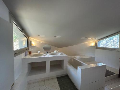 Φωτογραφία από το άλμπουμ του Superb architect villa 230m2 near beach south France σε Salses-le-Chateau