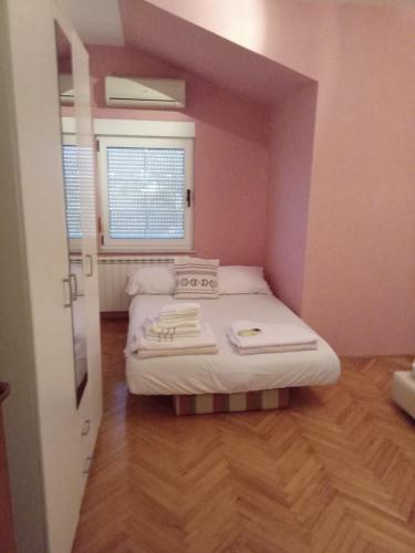 Ένα ή περισσότερα κρεβάτια σε δωμάτιο στο Villa S&M