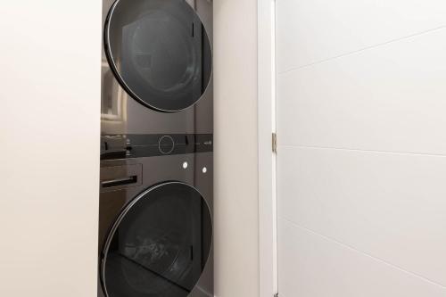 a washer and dryer in a kitchen next to a door at Dream Home Rentals in Burbank