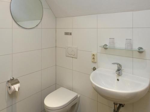 Koupelna v ubytování Kempen Comfort with Sauna & Tub